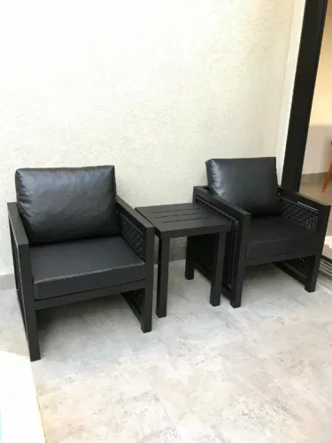 Conjunto Dubai 2 Poltronas Alumínio e Corda Náutica com Estofado 1 Mesinha apoio ripada