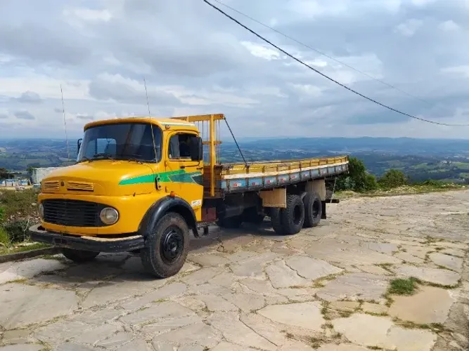 Vendo caminhão Mercedes bens truk com suspensor direção hidráulica turbinado 