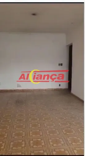 CASA COMERCIAL 130m², COM 4 VAGAS- PARA LOCAÇÃO MACEDO!