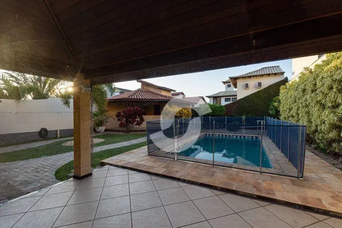 Casa com 4 dormitórios à venda, 289 m² por R$ 2.900.000,00 - Camboinhas - Niterói/RJ