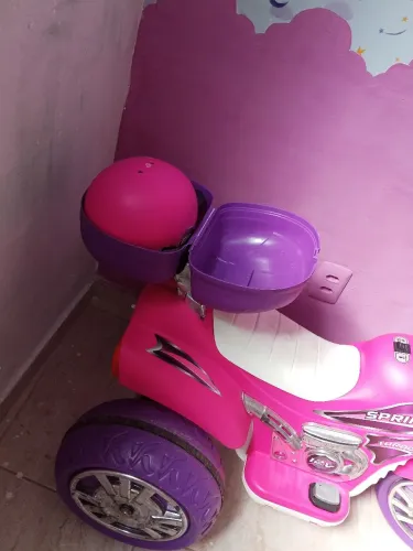 Moto elétrica menina