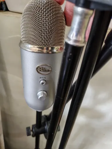 Microfone Condensador Blue Yeti 4 opções de captação
