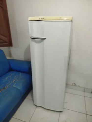 Geladeira Eletrolux bem conservada faço entrega 