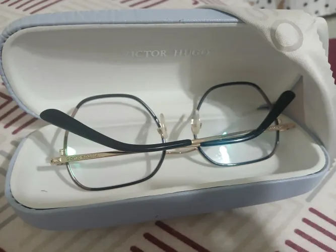 Armacao de óculos vitor hugo