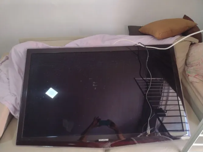 VENDO TV SAMSUNG 55 POLEGADAS TELA BOA ÁUDIO PERFEITO, TÁ REINICIANDO. VALOR A COMBINAR.