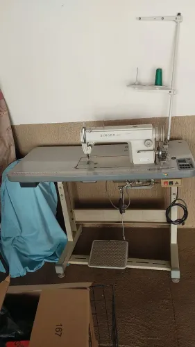 Maquina  Reta  singer industrial para costura de vestes