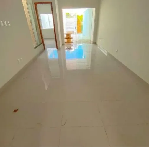 Casa com dois quartos espaçosa e arejada