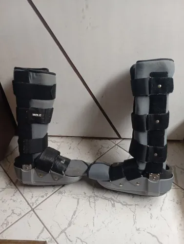2 Botas imobilizadora ortopédica (robofoot) pelo preço de uma.