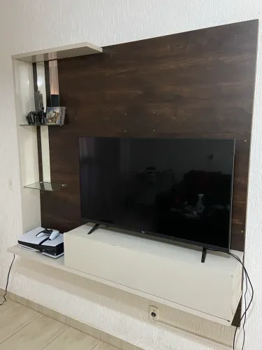 Painel + Rack para TV com Prateleiras de Vidro
