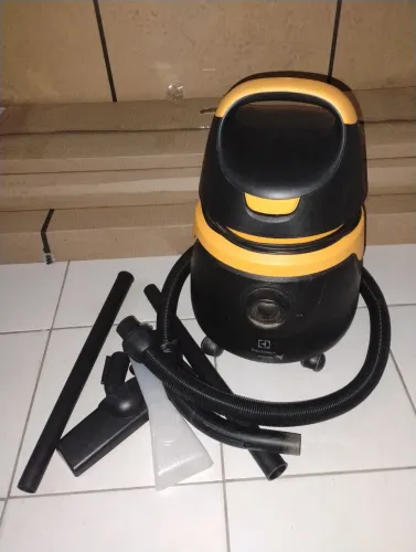 Aspirador de Pó e Água Electrolux