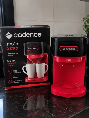 Cafeteira Elétrica Cadence Single Up Preta e Vermelha