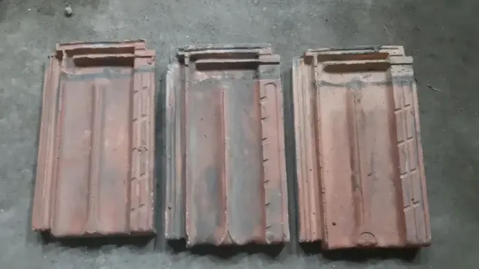 Retirada por conta do comprador! Carro para ao lado das telhas! 2,00 cada telha Acima de 1
