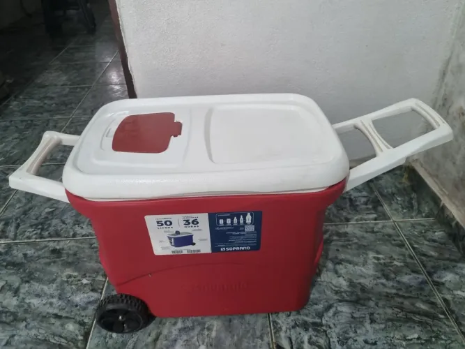 Caixa termica de 50 litros com rodinhas