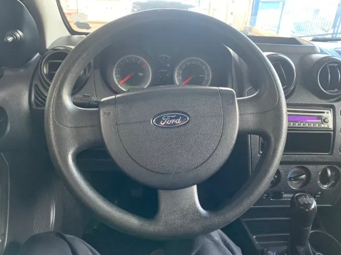 Ford Fiesta Sedan SE 1.6 16V Flex 4P 2012