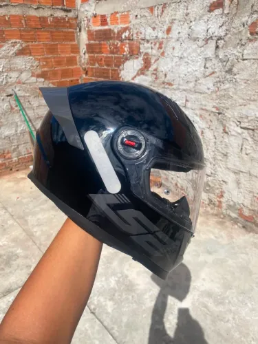 Capacete LS2 preto brilhoso