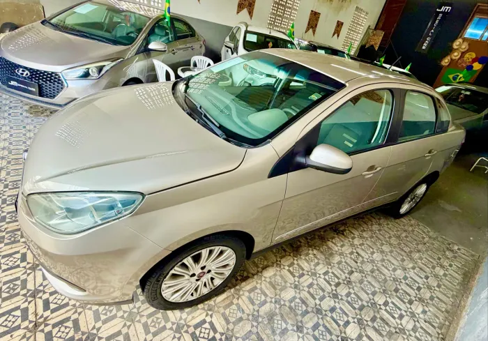 Fiat Grand Siena Essence 1.6 Flex 16V 2015