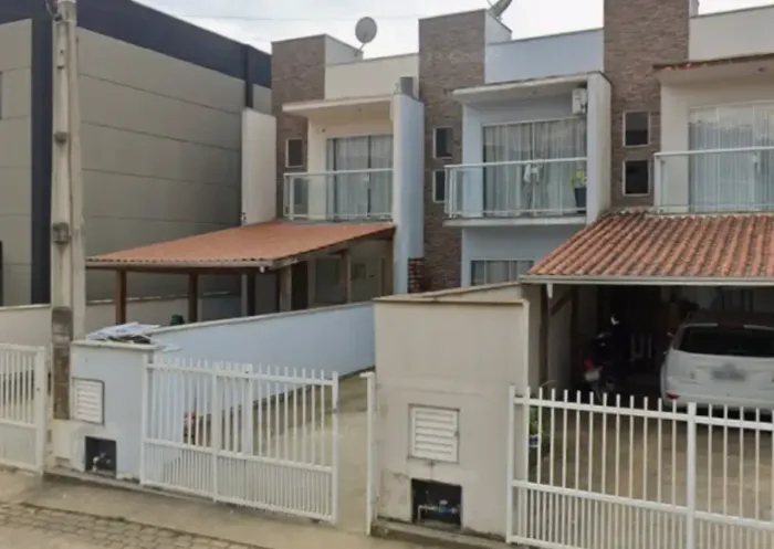 Sobrado para venda possui 69 metros quadrados com 2 quartos em Rio Branco - Brusque - SC