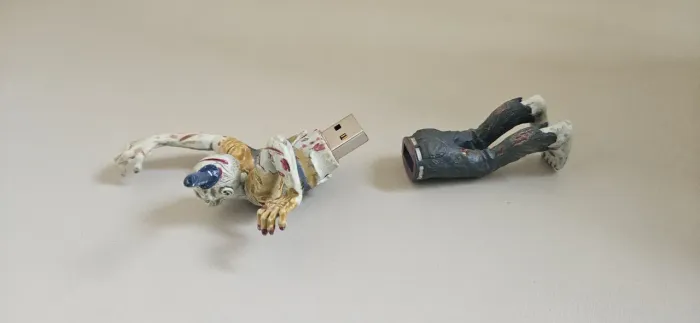 Ninja Gaiden Z pen-drive 