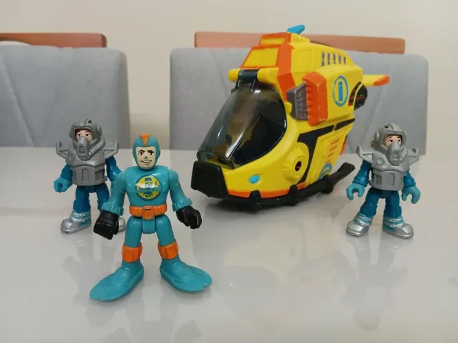 Submarino imaginext com 3 bonecos