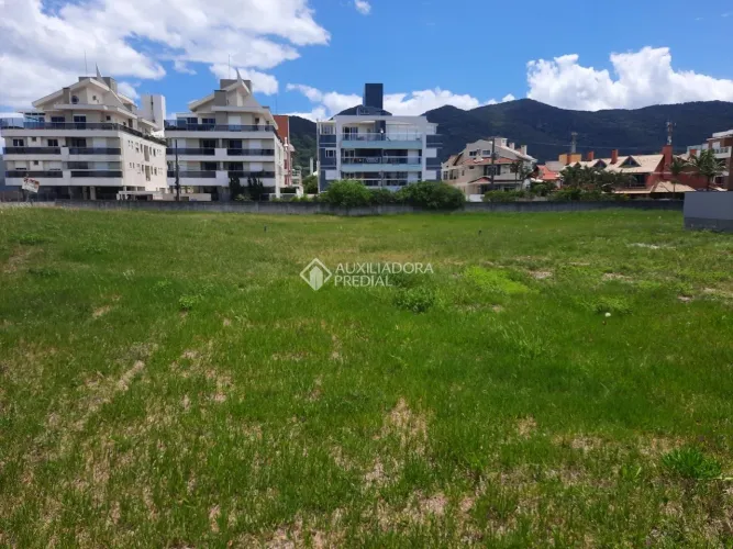 Teereno a venda com Escritura Pública no sul da Ilha em Florianópolis SC!