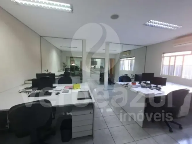 Casa Comercial de 271m², 5 salas, 3 banheiros e 6 vagas no bairro Jardim Chapadão, Campina
