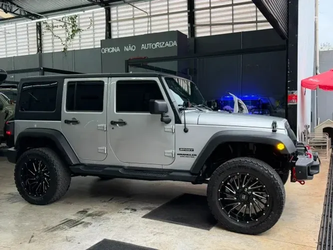 Jeep Wrangler Unlimited Sport 3.6 V6 284cv 4P 2012
