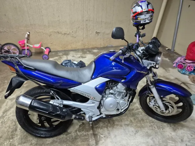 Moto top de linha sem nada pra fazer em dias