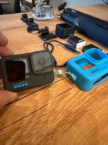 GoPro Hero 11 Black + Kit Completo Original | 3 Baterias | Estado de Excelente Conservação