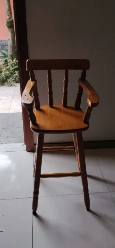 Cadeirão infantil madeira 