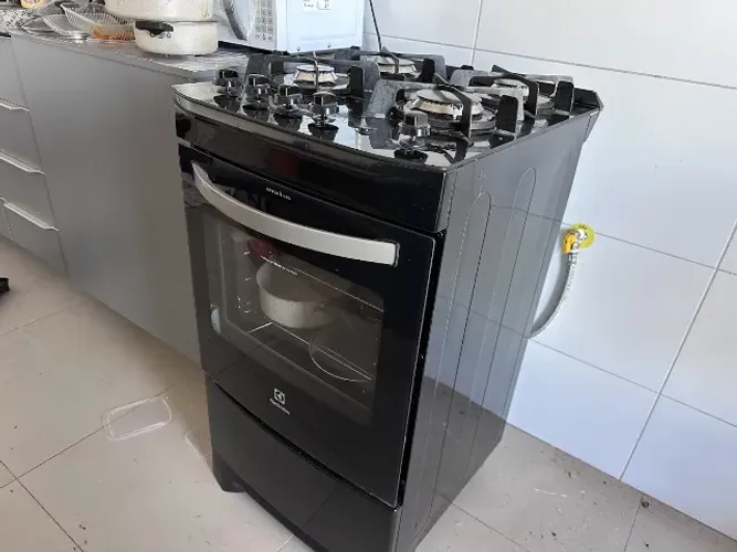 Fogão Electrolux 4 bocas (com suporte para gás de apto)