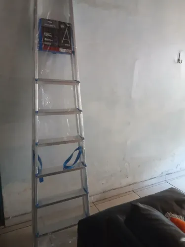 Vendo  uma escada de alumínio de  7 andares  