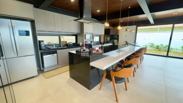 Casa Nova e Sofisticada no Condomínio pé na areia Praia da Lagoinha, Ubatuba