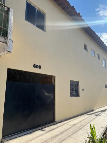 Casa de 2 quartos para alugar no Bairro Itaoca, próximo do Supermercado Cordeiro.