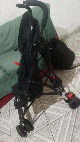Vende-se carrinho de passeio para bebê