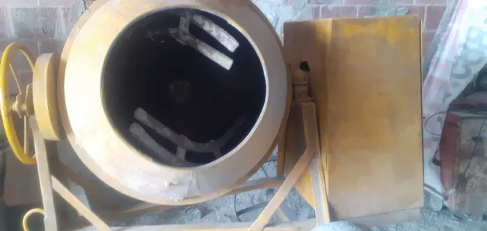 Betoneira 400 litros usada