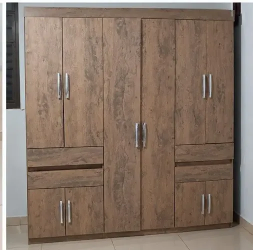 Guarda roupa semi novo