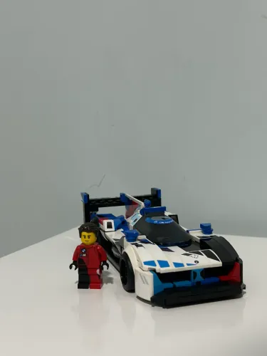 Lego Speed Champions - Supercarro BMW M Hybrid V8