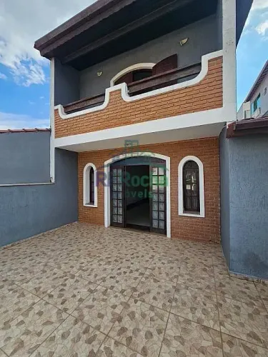 Casa para Aluguel com 4 dormitórios, sendo 1 suíte