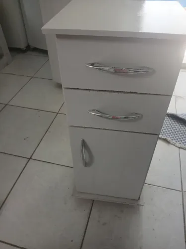 Balcão duas gavetas e uma porta