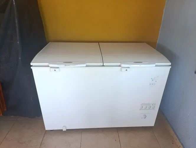 Freezer Eletrolux 400litros dupla função, pouco uso.