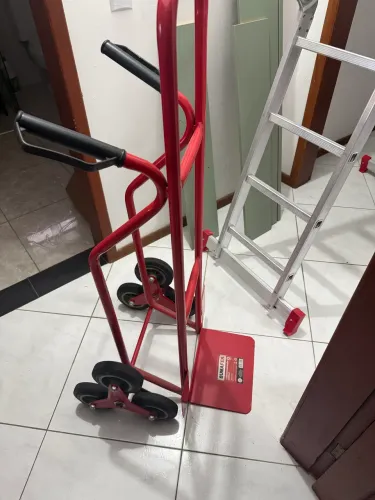 Carrinho de carga Bumafer para subir escadas