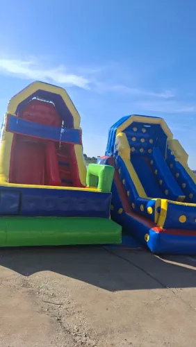 Aluguel de brinquedos infláveis / cama elástica e piscina de bolinha/Mesas e cadeiras 