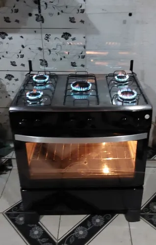 Ótimo fogão Itatiaia top preto com super chama automático com luminária
