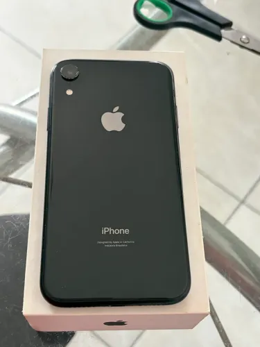 iPhone Xr- Preto (64 GB)