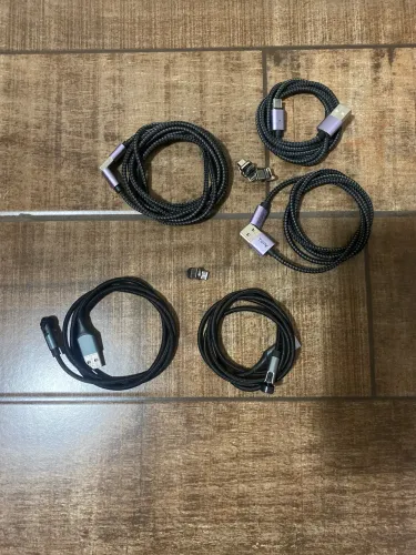 Cabo USB Magnético e Conectores