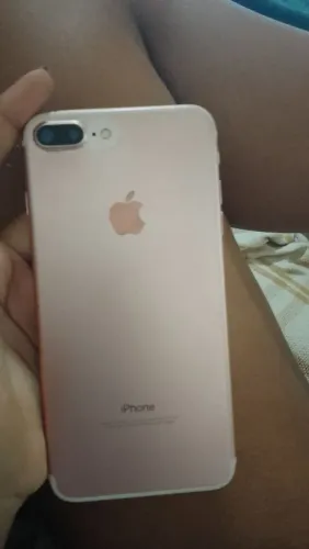Vendo iPhone 7 plus bateria inchada mas de resto ok por apenas 450 reais