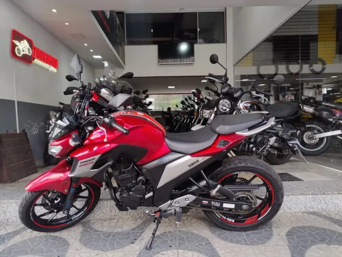Yamaha/Fz25 Fazer ABS, 2020/2021, troco por moto.