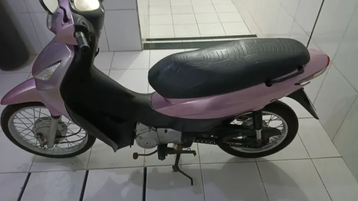 Vendo Moto Honda - biz 125 excelente estado.