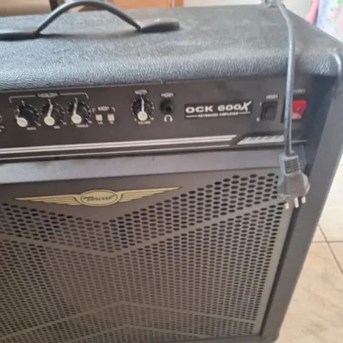 Amplificador O'Neal OCK 600X Transistor - TECLADO / VOZ- 200W, cor preto