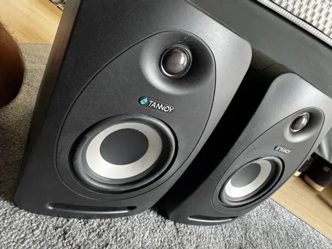 Monitor de Audio Tannoy Reveal 402 (par)